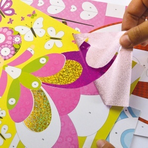 Joc creativ cu atocolante metalizate, APLI, tema Printese - Img 2