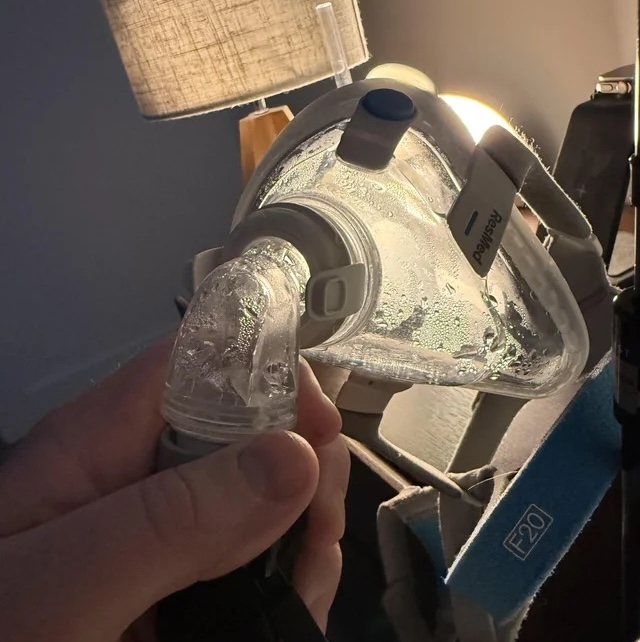 condens in furtunul CPAP - picaturi de apa pe interiorul furtunului