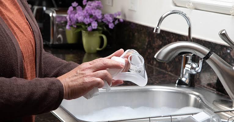 curatarea zilnica a pernei mastii CPAP cu servetel umed
