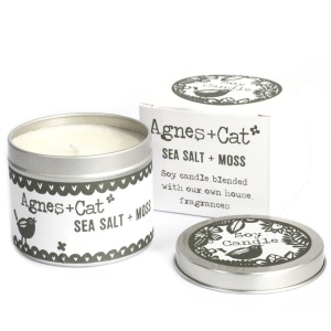 Lumanare din Ceara de Soia Agnes+Cat Sea - Salt & Moss, parfum Citrice si Alge Marine, 220g, dimensiuni 7,5 x 6 cm, ambalaj reutilizabil, cutie cadou