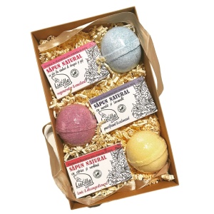 Set cosmetice naturale pentru baie Lucille - Fizzes and Bubbles cu 3 Sapunuri 100% naturale 3x90g, 3 Bile efervescente baie 3x120g