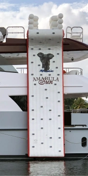 Yachtbeach AquaBanas Line ind. project Climb. Wall