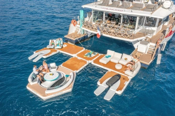 Yachtbeach Pavilion Lounge Setup Platform 4.10, Table, Sofa, Backrest, Flat Mesh Cover - Img 3