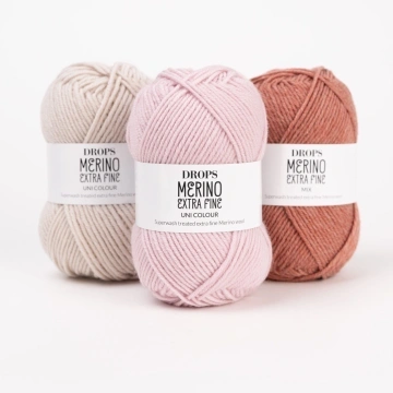 DROPS Merino Extra Fine Uni 01 - Off White - Img 3