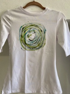 Unique painted T-shirt - Img 3