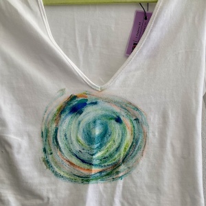 Unique painted T-shirt - Img 5