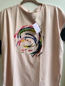 Unique painted T-shirt - Img 2