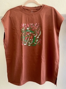 Unique painted T-shirt - Img 3