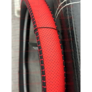 Husa volan contur rosu imitatie piele perforata neagra cu imitatie piele perforata si cusatura rosie ATA3108 - Img 2
