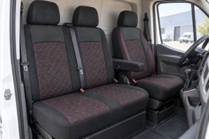 SET HUSE AUTO 2+1 DIN MATERIAL TEXTIL -PENTRU SCAUN INDIVIDUAL SI BANCHETA DE 2 LOCURI,NEGRU CU CUSATURA ROSIE