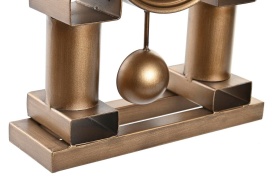 Ceas de masă decorativ vintage din metal cu pendul de culoare arămiu - Img 3
