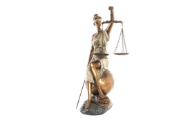 Figurină decorativă Lady Justice simbol al echilibrului și dreptății în finisaj auriu/bronz