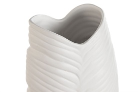 Vază decorativă elegantă albă din ceramică cu textură ondulată - Img 2