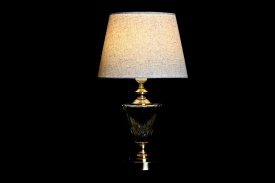 Veioză elegantă din sticlă și metal arămiu cu alb sau bej - Img 3