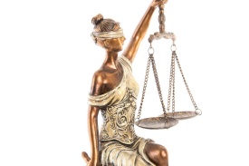 Figurină decorativă Lady Justice simbol al echilibrului și dreptății în finisaj auriu/bronz - Img 2