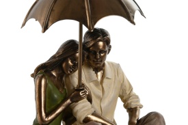 Decorațiune elegantă cu tineri sub umbrelă