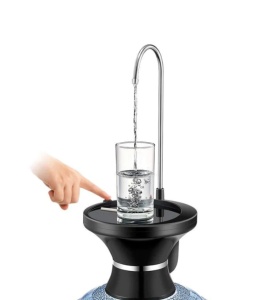Dozator automat pentru apa dotat cu suport pentru pahar