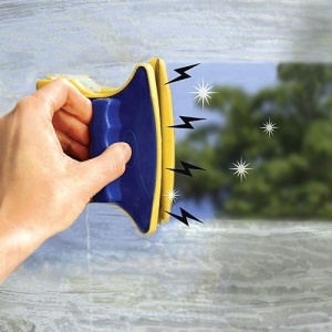Stergator magnetic pentru geamuri