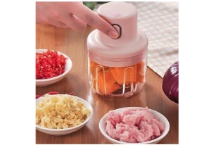 Mini Tocator Electric pentru Alimente, 3 Lame, Portabil, 250ml, Rezistent la apa, Incarcare USB, Pentru Alimente, Roz - Img 2