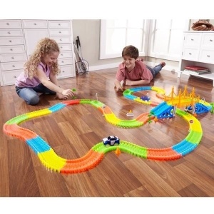 Pista flexibila Tracks si masinuta cu LED
