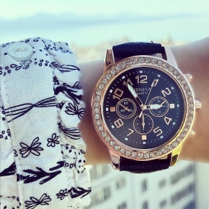Ceas dama Golden Black cu pietricele curea piele PU