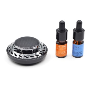 Odorizant auto cu incarcare solara premium – aromaterapie, miros intens si de lunga durata, purificator de aer pentru masina, rotire automata si design elegant pentru bord, set cu arome incluse, negru