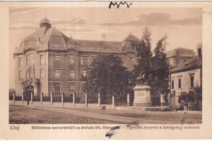 Cluj. Biblioteca universitatii cu statuia Sft. Gheorghe (circulata 1929)
