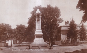 Pitesti. Bulevardul Elisabeta si Monumentul Veteranilor (necirculata)