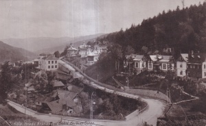 Sinaia. Strada Bratianu si scola Carmen Sylva (circulata 1910)