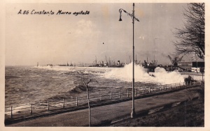 Constanta. Marea agitata (necirculata)