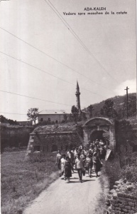 Ada Kaleh. Vedere spre moschee de la cetate (necirculata)