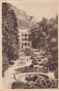 Baile Herculane. Vedere din parc (circulata 1956)