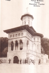 Pitesti. Parcul Bratianu Florica. Mausoleul Familiei Bratianu (necirculata)