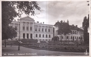Pitesti. Palatul Prefecturii (scrisa 1940)