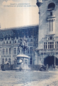 Iasi. Palatul Administrativ cu statuia lui Stefan Cel Mare (necirculata)
