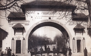 Pitesti. Intrarea Triumfala a Eroilor (circulata 1935)