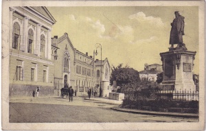 Iasi. Statuia Miron Costin si Institutul ,,Sacre Coeur" (circulata 1912)