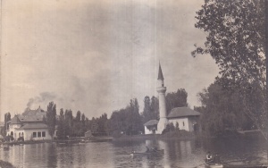 Bucuresti. Moscheia si lacul din Parcul Carol I (necirculata)