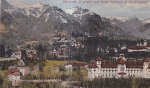 Sinaia O privire spre Hotel Caraiman si Munti Bucegi (necirculata, circa 1910)