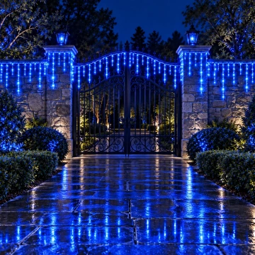Instalație LED tip turturi albastri, ideală pentru decor exterior, cu efect luminos spectaculos la poartă. ✨
