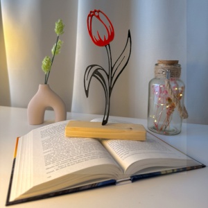 Decoratiune Casa, Lalea – DECORADI®, Eco-friendly, Baza din Lemn Natural, Cadoul Perfect pentru persoana IUBITA, Negru / Rosu 22 cm – Decoratiune de interior cu Design Modern, Printat 3D din PLA Eco (plastic biodegradabil)