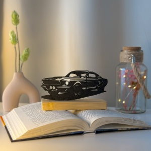 Decoratiune Casa, Legenda Mustang – DECORADI®, Eco-friendly, Baza din Lemn Natural, Cadou sau Decoratiune de interior pentru ideala iubitorii de masini, Design Modern, Negru 9 cm, Printat 3D din PLA Eco (plastic biodegradabil)