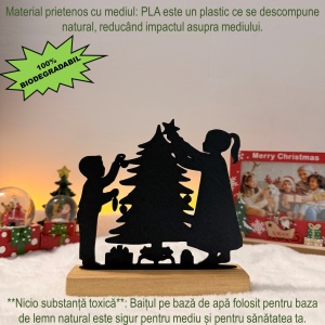 Decorațiune Crăciun, Copii Împodobind Bradul– Eco-friendly, Baza din Lemn Natural, Negru, 16cm, Handmade, Decor Interior Birou, Sufragerie, Cadou Crăciun, Printat 3D din PLA Eco (plastic biodegradabil), DECORADI® - Img 4
