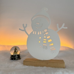 Decorațiune Crăciun, Om de Zăpadă – Eco-friendly, Baza din Lemn Natural, Alb, 21.5 cm, Handmade, Decor Interior Birou, Sufragerie, Cadou Crăciun, Printat 3D din PLA Eco (plastic biodegradabil), DECORADI® - Img 2