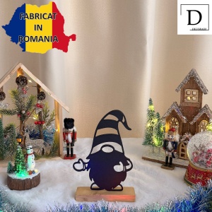 Decorațiune Crăciun, Spiriduș de Sărbători – Eco-friendly, Baza din Lemn Natural, Negru 21.5cm, Handmade, Decor Interior Birou, Sufragerie, Cadou Crăciun, Printat 3D din PLA Eco (plastic biodegradabil), DECORADI® - Img 3