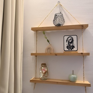 Decoratiune religioasa Fecioara Maria in rugaciune – DECORADI®, Eco-friendly, Baza din Lemn Natural, Design Modern, Alb / Negru 19 cm – Cadou sau Decoratiune de interior spirituala si minimalista, Printat 3D din PLA Eco (plastic biodegradabil) - Img 5