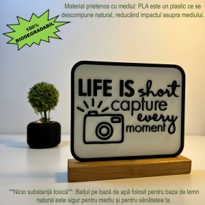 Decoratiune Casa, Capture Every Moment – DECORADI®, Eco-friendly, Baza din Lemn Natural, Design Modern, alb / negru 15cm – Cadou sau Decoratiune de interior ideala pentru iubitorii de fotografie, Printat 3D din PLA ECO (plastic biodegradabil) - Img 3