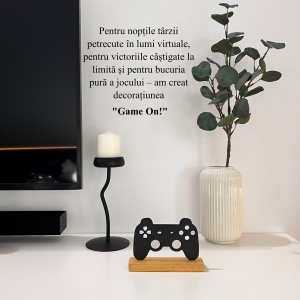 Decoratiune Casa, Controller Consola – DECORADI®, Eco-friendly, Baza din Lemn Natural, Design Modern, Negru 11.5cm – Cadou sau Decoratiune de interior ideala pentru iubitorii de jocuri video, Printat 3D din PLA(plastic biodegradabil) - Img 4