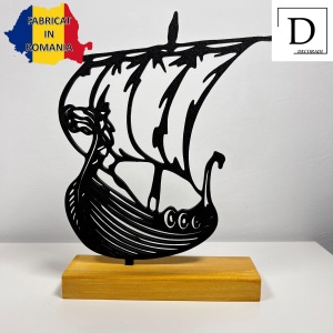 Decoratiune Casa, Corabie – DECORADI®, Eco-friendly, Baza din Lemn Natural, Design Modern, Negru 20cm – Cadou sau Decoratiune de interior ideala pentru iubitorii de calatorii, Printat 3D din PLA Eco(plastic biodegradabil) - Img 2