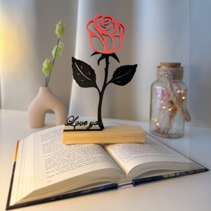 Decoratiune Casa, Trandafir LOVE YOU – DECORADI®, Eco-friendly, Baza din Lemn Natural, Cadoul Perfect pentru persoana IUBITA, Negru / Roz 22cm – Decoratiune de interior cu Design Modern, Printat 3D din PLA (plastic biodegradabil)